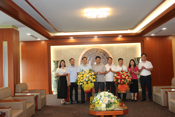 Chia tay đồng chí Dương Đình Khắc nhận nhiệm vụ mới và đón đồng chí Quyền Mạnh Cường - Trưởng phòng Tổng hợp Văn phòng Tỉnh uỷ điều động và chỉ định tham gia Đảng đoàn Hội Nông dân tỉnh từ ngày 1/6/2024